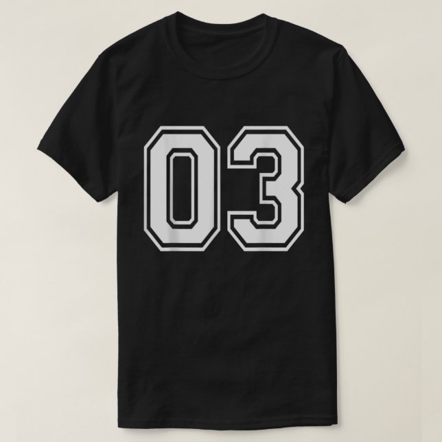 Nummer 03 Varsity Sports Team Jersey 03:e födelsed T Shirt (Design framsida)