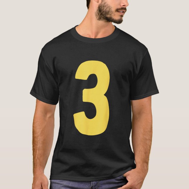 Nummer 3 stort och fetstilt i gult  t shirt (Framsida)