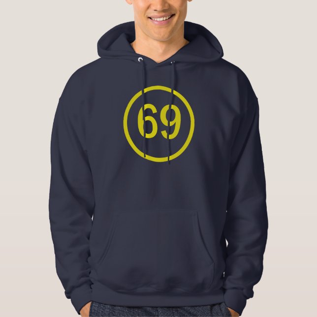 nummer 69, i en cirkel hoodie (Framsida)