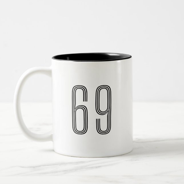 Nummer 69 Wifey/Husby Anpassningsbar Bride, Fiance Två-Tonad Mugg (Vänster)