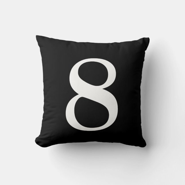 Nummer 8 svart kudde (Framsida)