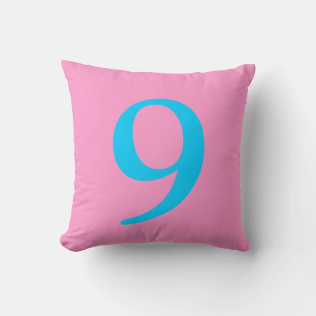 Nummer 9 kudde (Framsida)