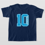 Nummer och namn Personliga Varsity T Shirt<br><div class="desc">Lätt att göra din egen siffra och namn personlig t-shirt från Ricaso - ändra texten för att passa dina behov. En perfekt personlig presentidé perfekt för födelsedagar . Finns i ett brett utbud av stilar och färger, för barn och vuxna - för att passa dina krav. Förhöj din present med...</div>