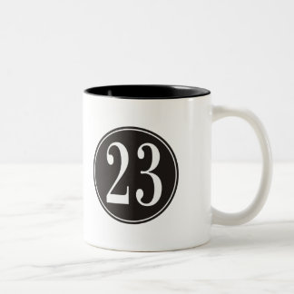 Numrera 23 - Svarten cirklar (bekläda) Två-Tonad Mugg