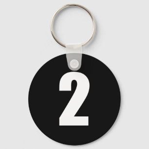 numrera 2 i vit på svart knäppas keychain nyckelring