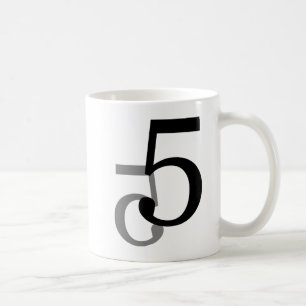Numrera 5 som muggen numrerar fem den grafiska kaffemugg