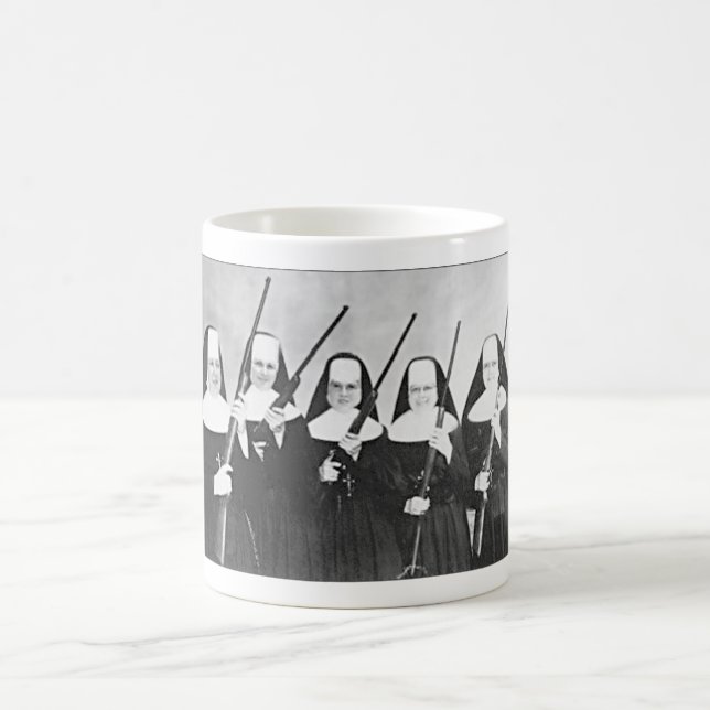 NUNS MED GUNS COFFEE MUGG. KAFFEMUGG (Center)