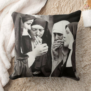 Nuns Smoking Vintage Photo Kudde