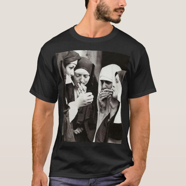 Nuns Smoking Vintage Photograph T Shirt (Framsida)