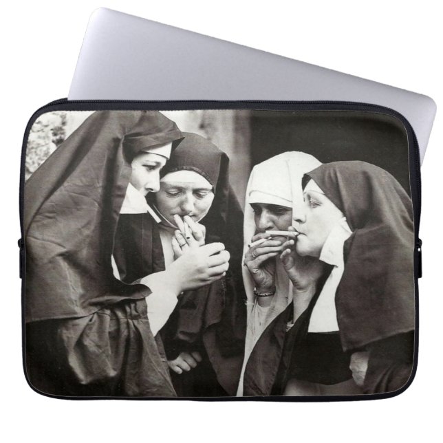 Nuns Smoking Vintage Photography Laptop Fodral (Framsidan)