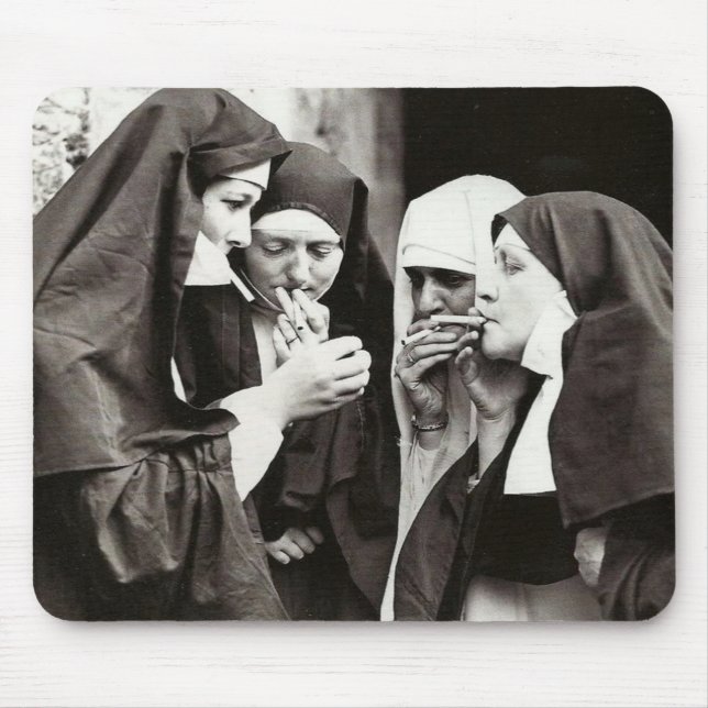 Nuns Smoking Vintage Photography Musmatta (Framsidan)