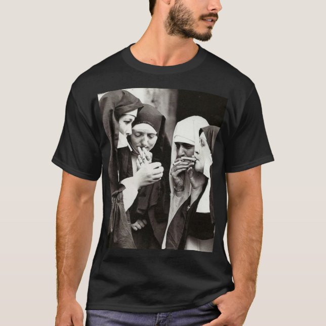 Nuns Smoking Vintage Photography T Shirt (Framsida)