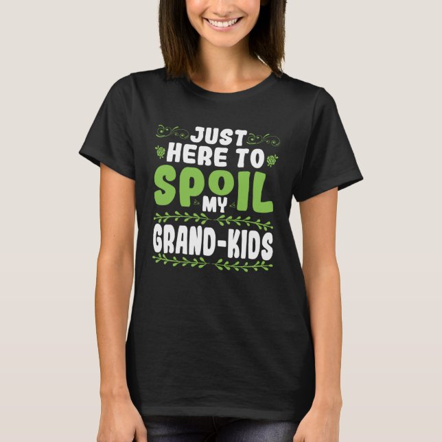 Nur here to pamper my grandchildren t shirt (Framsida)