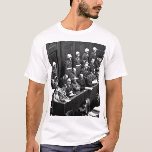 Nuremberg försök.  Looking besegrar on_War T Shirt