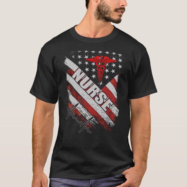 Nurse American Flagga T Shirt (Framsida)
