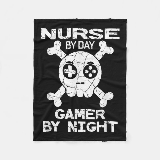 Nurse By Day Gamer By Night - Gaming Quote  Fleecefilt (Framsidan)