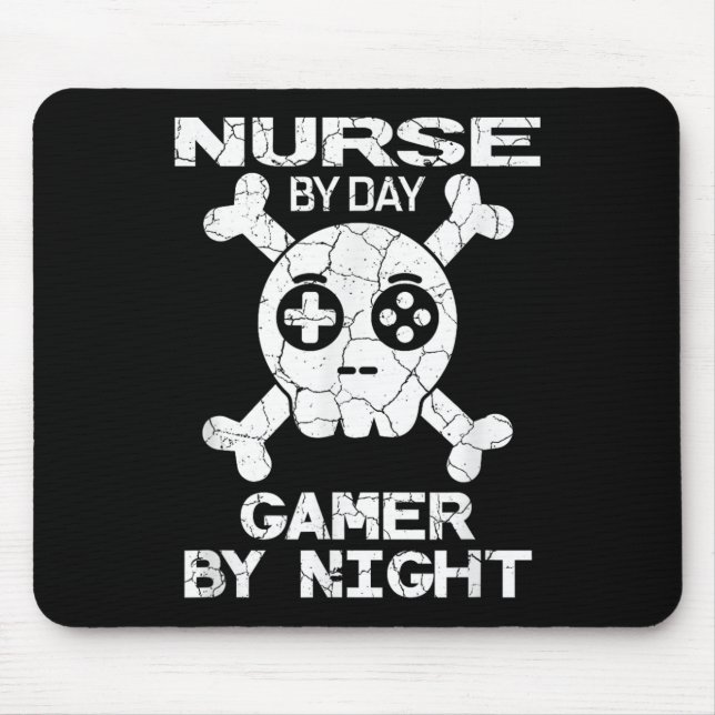 Nurse By Day Gamer By Night - Gaming Quote  Musmatta (Framsidan)
