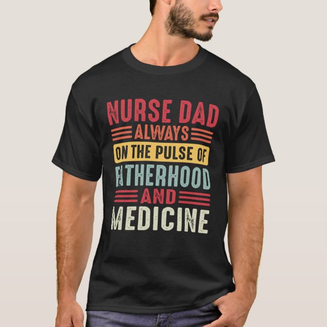 Nurse Dad Always on The Pulse of Fatherhood & Medi T Shirt (Framsida)