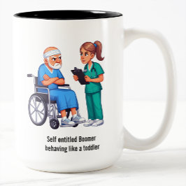 Nurse Dealing With Self Entitled Elderly Patient Två-Tonad Mugg