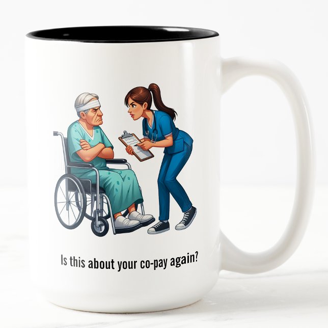 Nurse Dealing With Self Entitled Elderly Patient  Två-Tonad Mugg (Skapare uppladdad)
