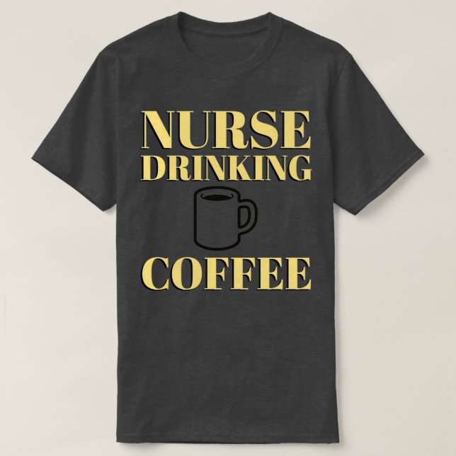 NURSE DRINKING COFFEE lustig humor sarkastisk T Shirt (Design framsida)