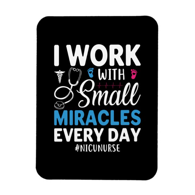 Nurse Gift | I arbete med liten Magnet (Vertikal)