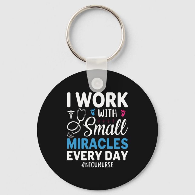 Nurse Gift | I arbete med liten Nyckelring (Framsida)