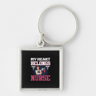 Nurse Gift Mina Tillhör i hjärtat Fyrkantig Silverfärgad Nyckelring