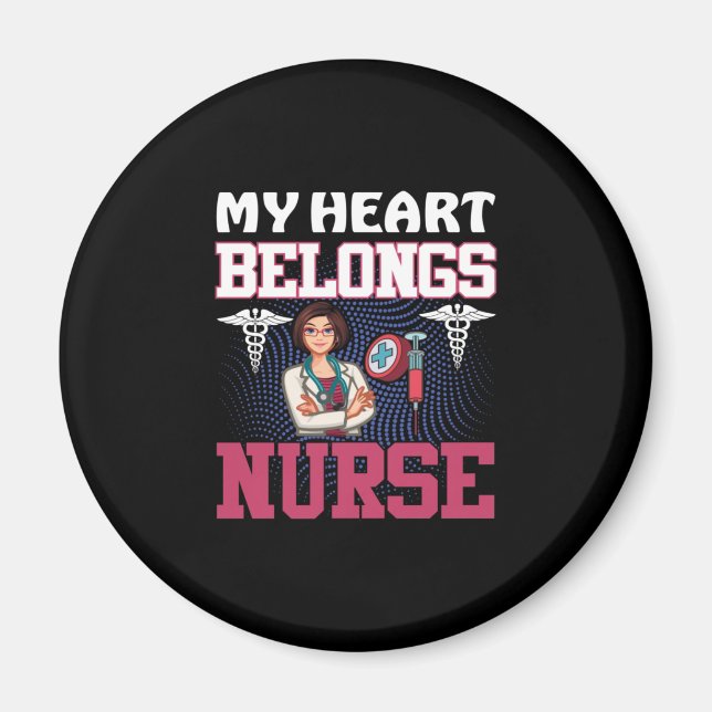 Nurse Gift | Mina Tillhör i hjärtat Magnet (Framsidan)