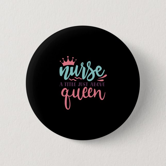 Nurse Gift | Sjuksköterska A. Titel precis ovanför Knapp (Framsida)