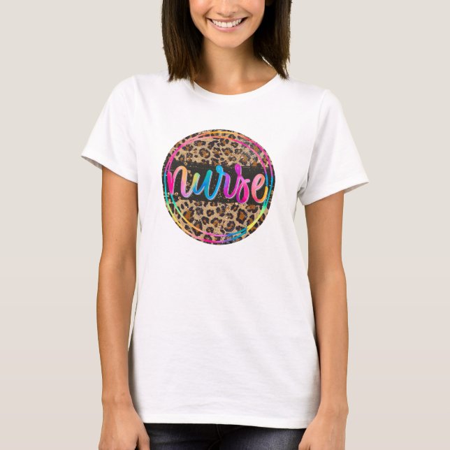 "Nurse - Kärlek, Inspire, Heal" i Regnbåge Färg T Shirt (Framsida)