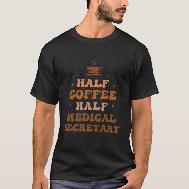 Nurse Life merch Half Medical Secretary Half Coffe T Shirt (Framsida)