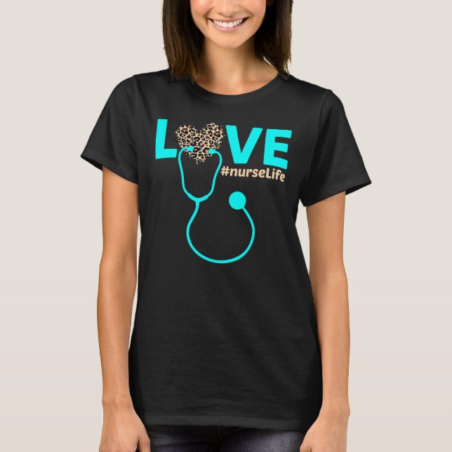 Nurse Life RN LPN CNA Healthcare Cheetah Heart T Shirt (Framsida)