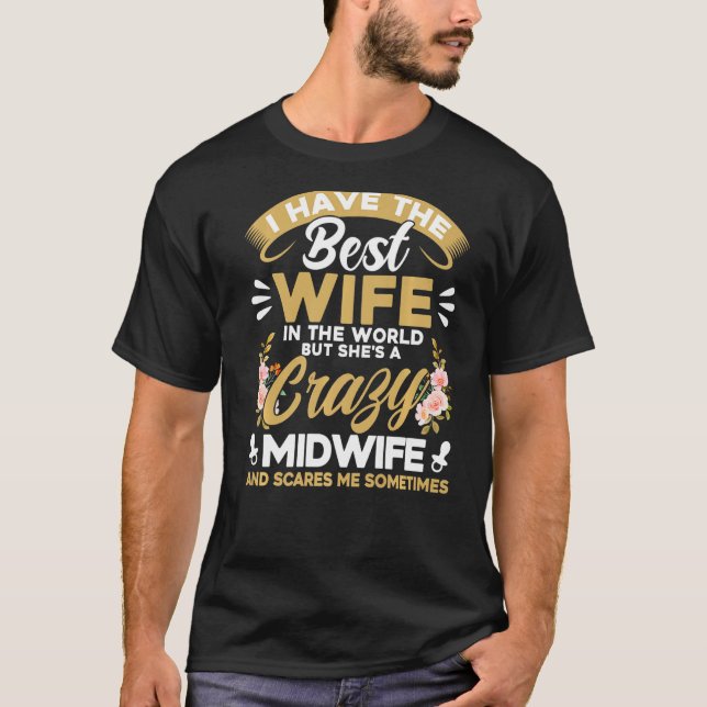 Nurse Midwife Birth Worker My Crazy Midwife Scares T Shirt (Framsida)