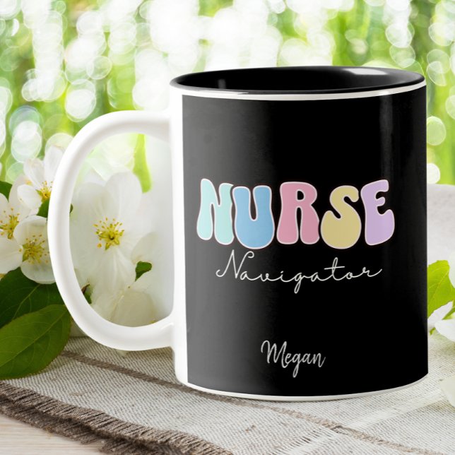 Nurse Navigator Groovy Rosa Pastel Nursing Två-Tonad Mugg (Skapare uppladdad)