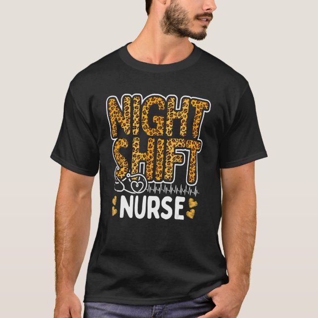 Nurse Night Shift Leopard Nursing Appreciation Leo T Shirt (Framsida)