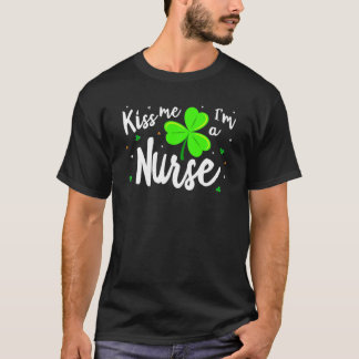 Nurse Patrick's Kiss Me, jag är en Nurse Shamrock  T Shirt