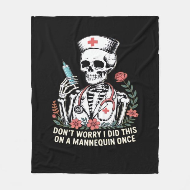 Nurse Skeleton Joke Humor Halloween Essential T-Sh Fleecefilt (Framsidan)