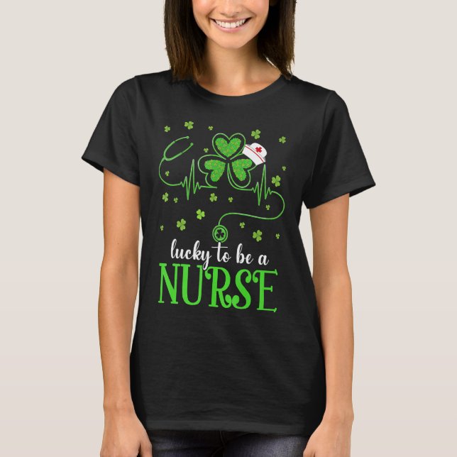 Nurse St patrick's day Lucky Nurse Shamrock Kärlek T Shirt (Framsida)