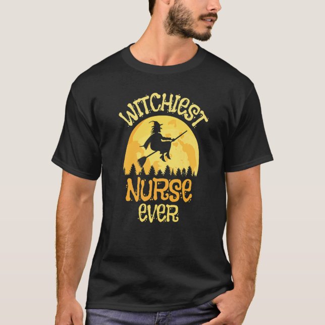 Nurse Witch Halloween Humor T Shirt (Framsida)