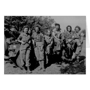 Nurses Beside Jeep WWII Hälsningskort
