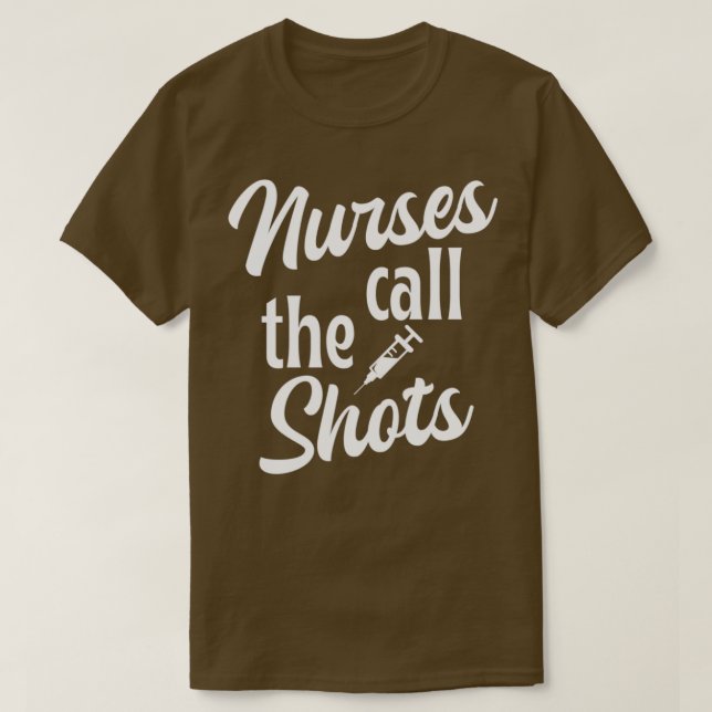 Nurses call the shots nurse giftpresent black 1 1 t shirt (Design framsida)