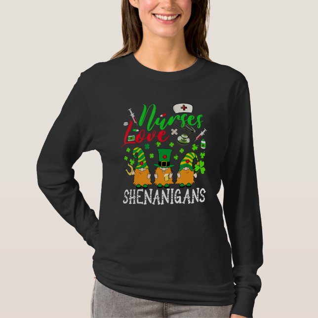 Nurses Love Shenanigans Gnomes Nurse St Patricks D T Shirt (Framsida)
