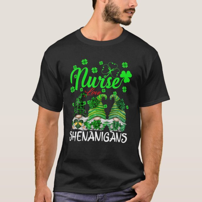 Nurses Love Shenanigans Nursing Gnomes St Patricks T Shirt (Framsida)