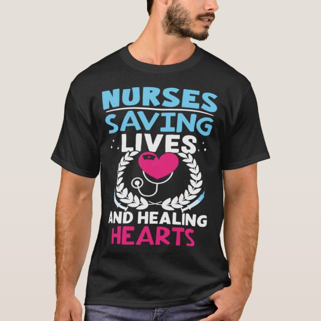 Nurses Saving Lives And Healing Hearts T Shirt (Framsida)