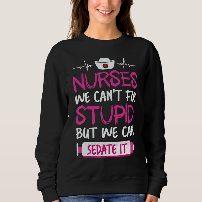 Nurses We Can't Fix Stupid But We Can Sedate It T Shirt (Framsida)