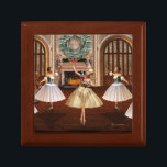 Nutcracker Ballerinas Keepsakys Smyckeskrin<br><div class="desc">En vacker Nutcracker keepsaké-smyckeskrin. Den här underbara trälådan har en levande och färgstark digital konst på en plåtsöverdel med tre balerinasdans med en musknör i balrummet. Den här lådan är en underbar keepy eller gåva för vem som helst på din jullista eller för någon som samlar in nötköttsartiklar.</div>