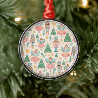 Nutcracker Ballet och Älvor på Cream Background Julgransprydnad Metall