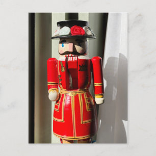 Nutcracker som står i fönstret vykort