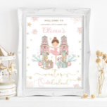 Nutcracker Winter Onederland 1:a födelsedagen Poster<br><div class="desc">Anpassa denna söta rosa vinter på första födelsedagsfesten välkomstskylt poster enkelt och snabbt, tryck bara på anpassningsknappen för att ytterligare ordna om och formatera stil och textens placering. Med visuella tecken från Nutcracker i söt pastel färg. Perfekt för din lilla snöflake första födelsedag! Matchande artiklar tillgängliga i arkivet! c) Lycklig...</div>